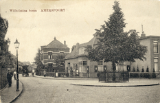 13143 Gezicht in de Frederik van Blankenheymstraat te Amersfoort, met rechts op de voorgrond de Wilhelminaboom.